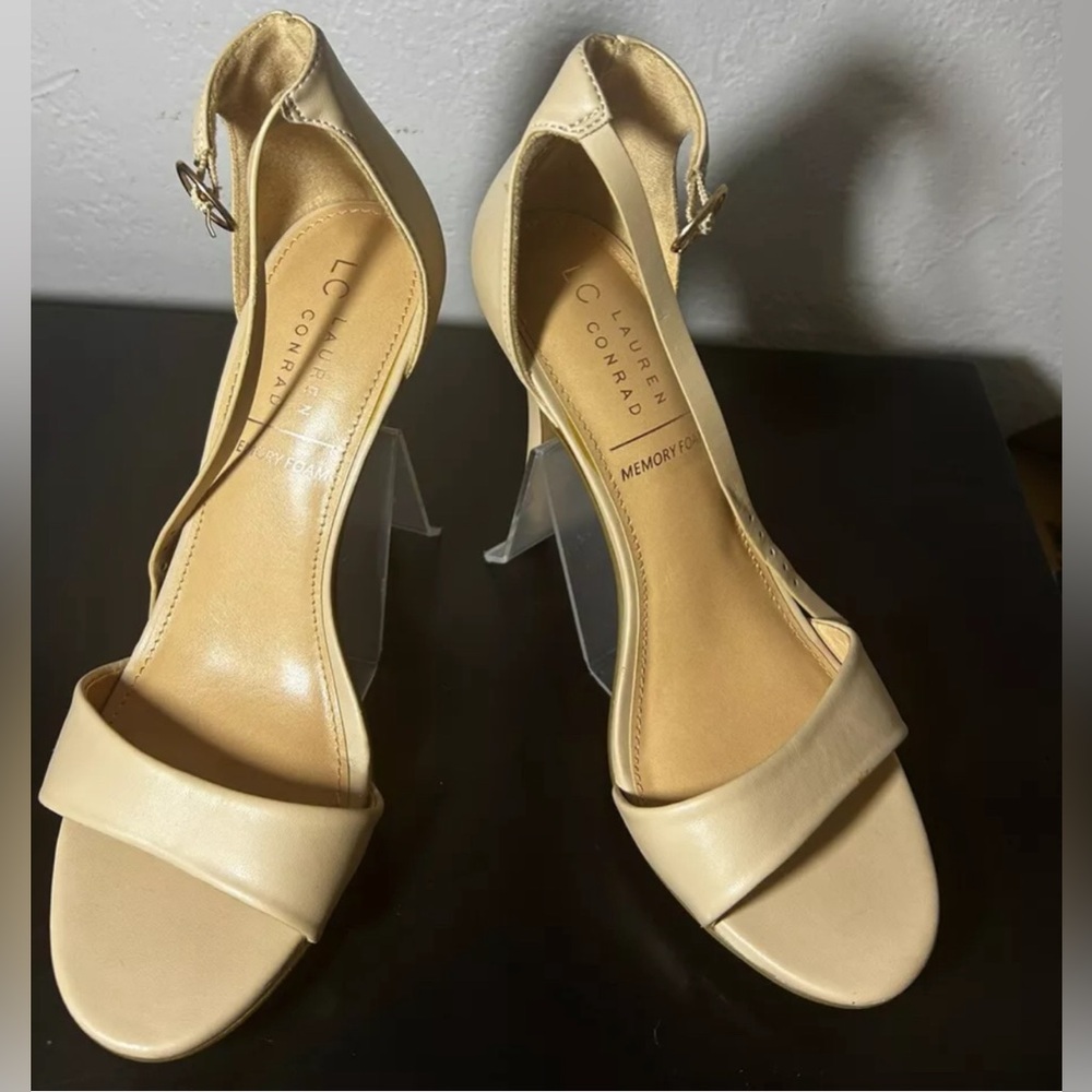 Lauren Conrad Ladies 4” Heel Ankle Strap Sandal Memory Foam Vegan Beige Size 9